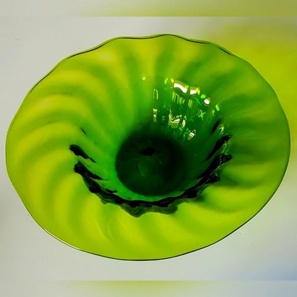 Rare 11.5" BLENKO Kiwi 🥝 Green Hand ✋️ Crafted Optic Art Glass Bowl - Picture 2 of 11